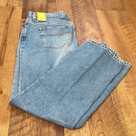 NWT Express Jeans Woman’s Low Rise Boot Cut Short Jeans Size 13/14 - Picture 1 of 7